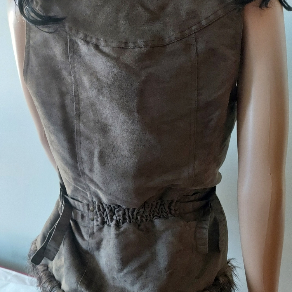 Vest - Picture 4 of 4